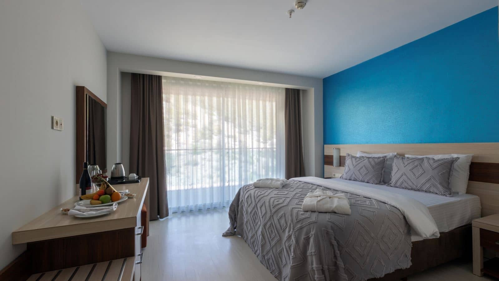 rooms-standart-french-kara-manzarali-oda