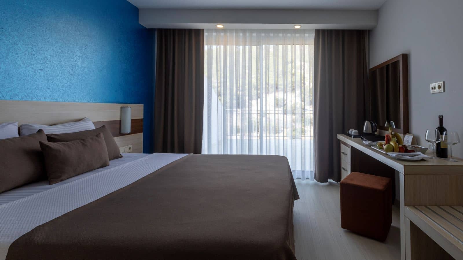 rooms-junior-suit-kara--manzarali-oda
