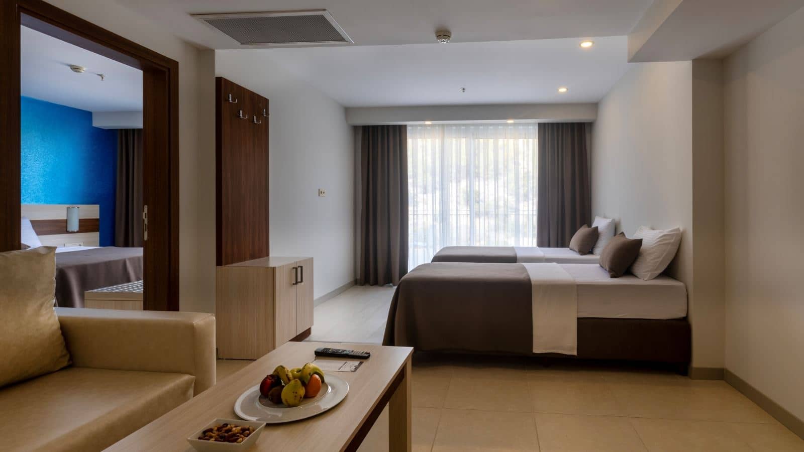 rooms-junior-suit-kara--manzarali-oda