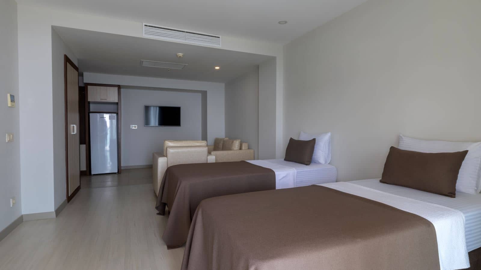 rooms-junior-suit-kara--manzarali-oda