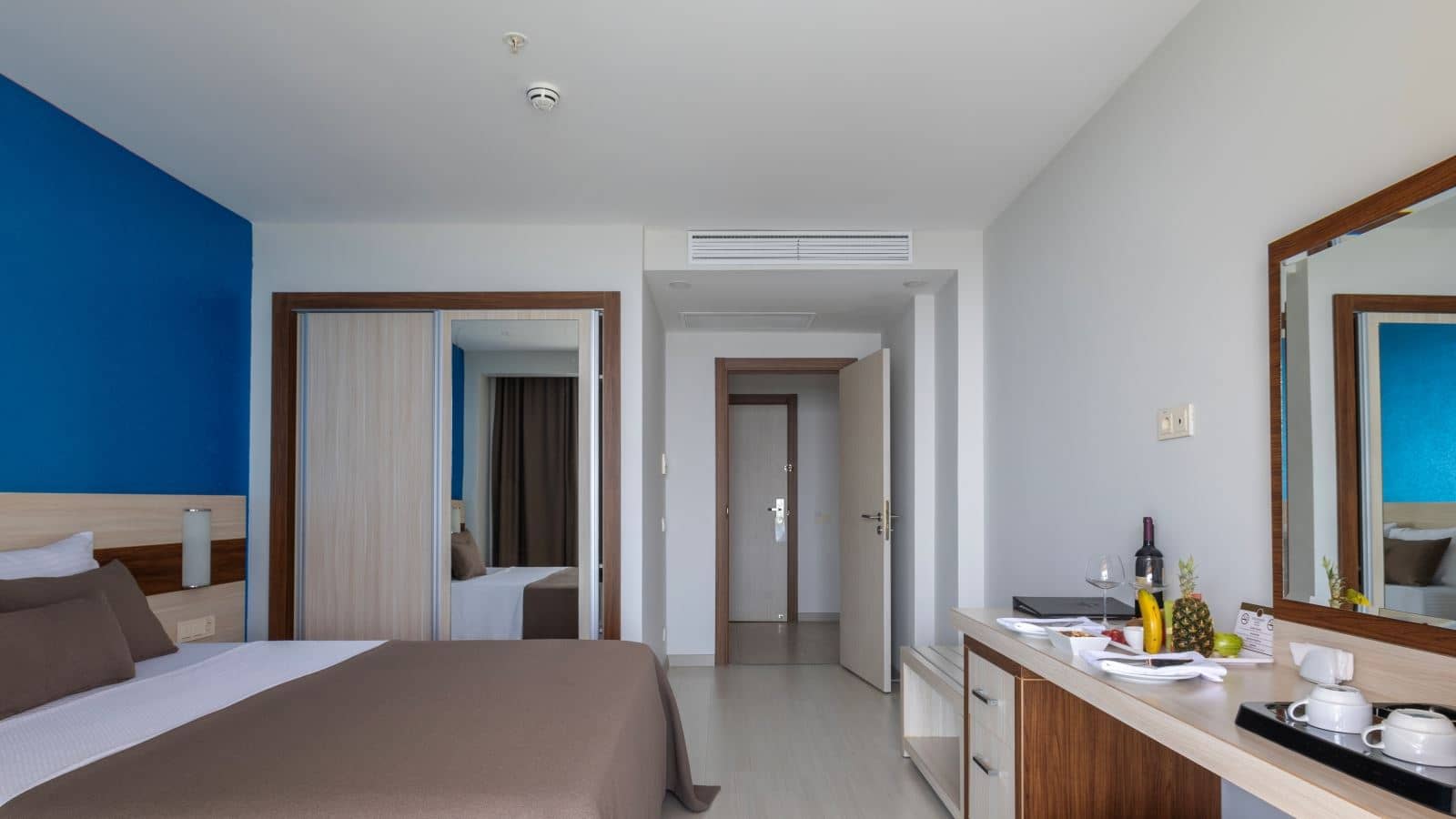 rooms-junior-suit-kara--manzarali-oda