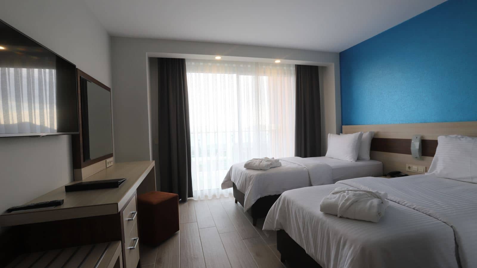 rooms-junior-suit-deniz-manzarali-oda