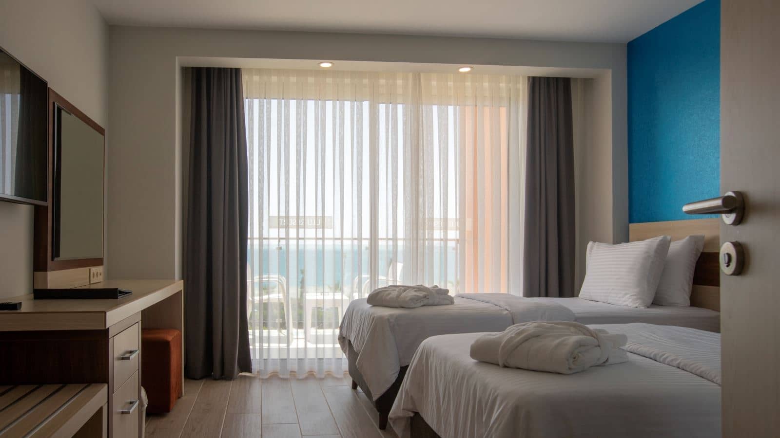 rooms-excutive-suit-zemin
