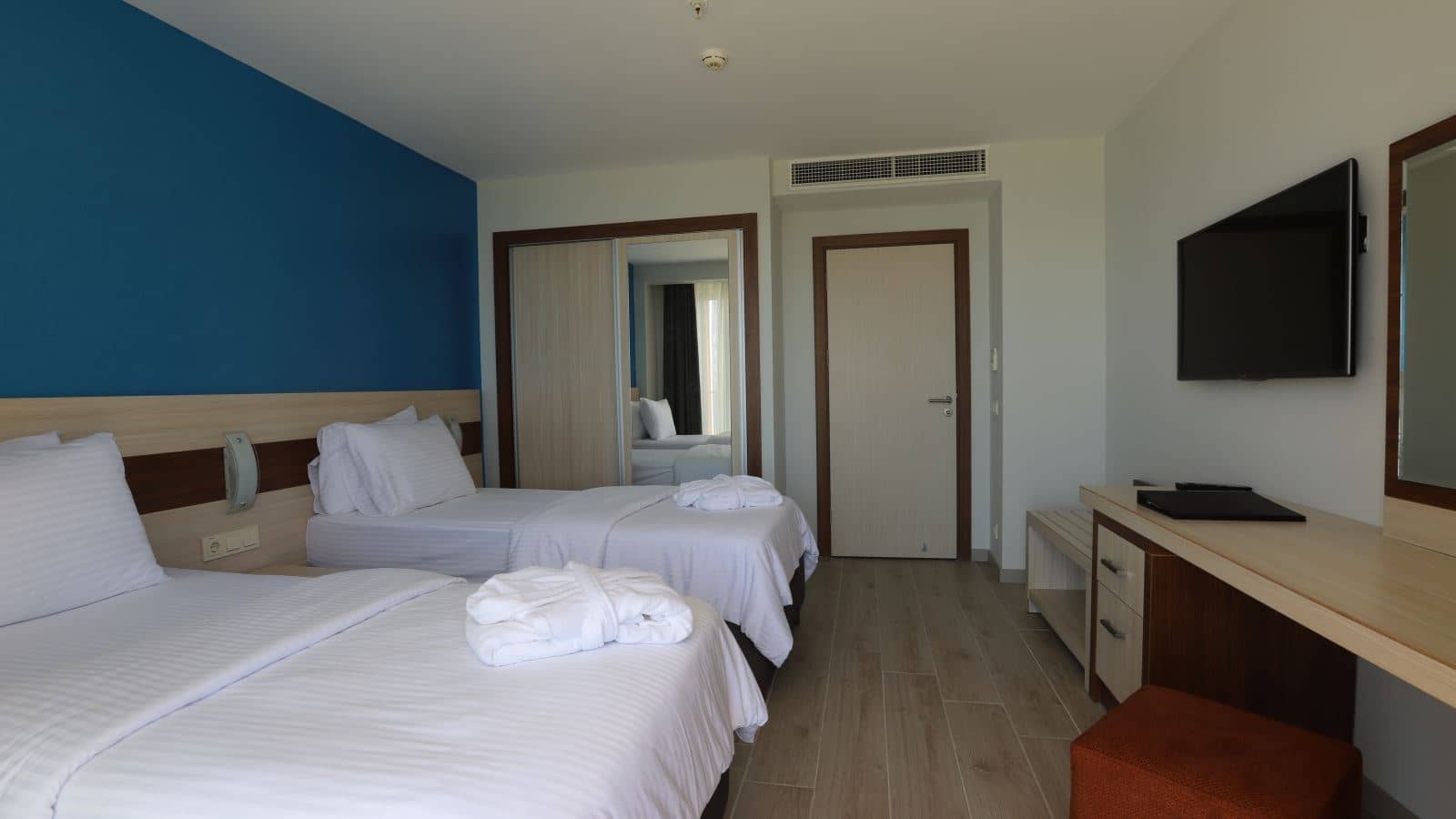 rooms-excutive-suit-deniz