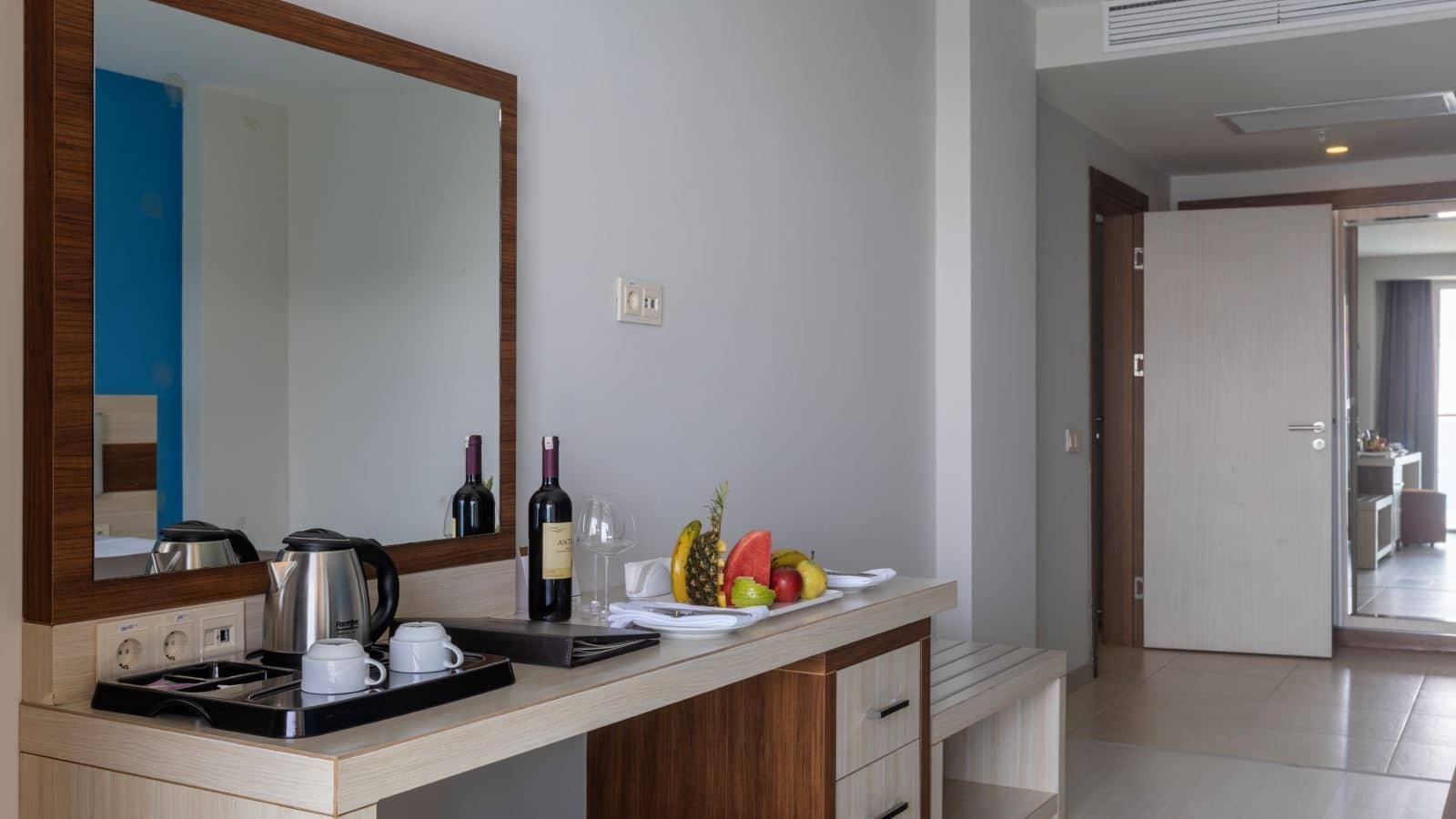 rooms-excutive-suit-deniz