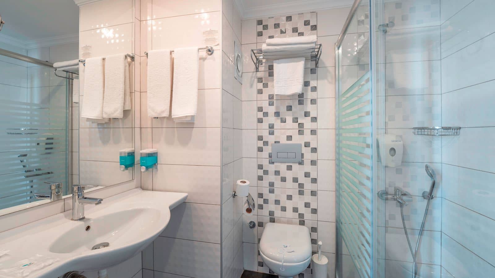 rooms-standard-room-side-sea-view