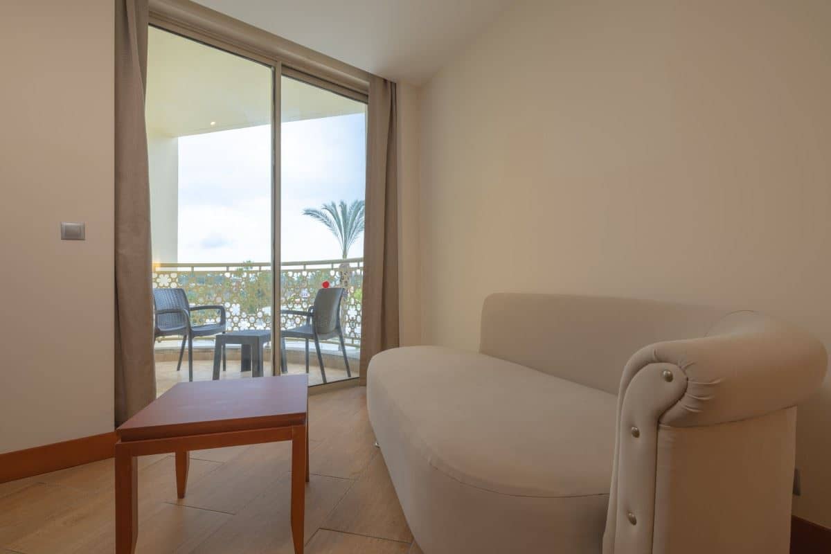 rooms-standart-room-pool-view
