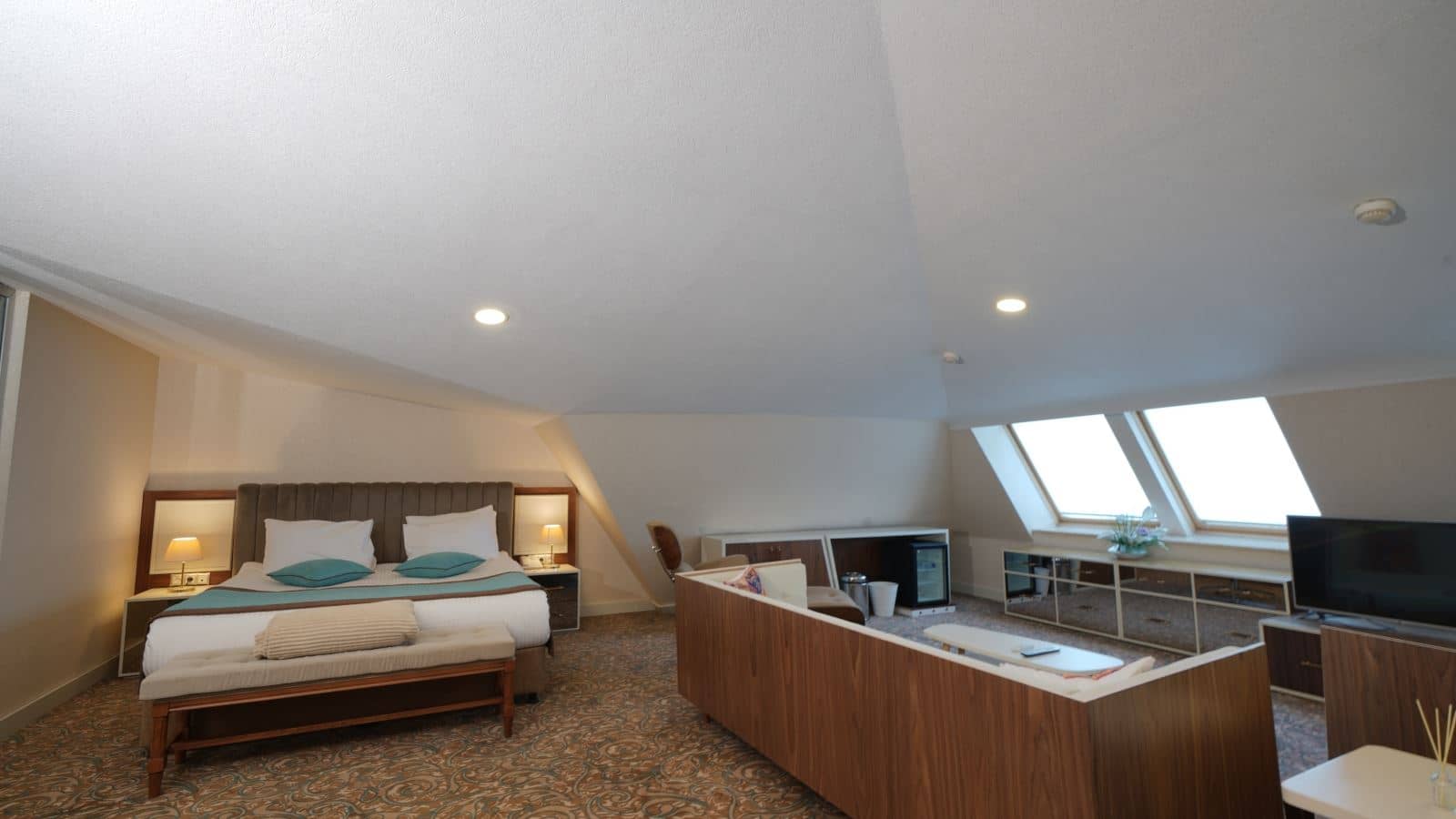 rooms-deluxe-suit--oda