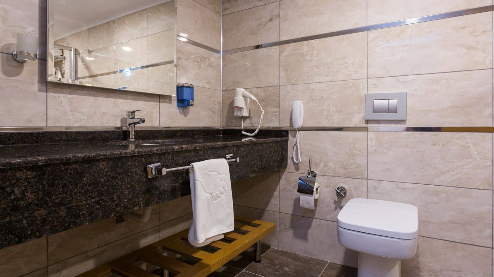 rooms-family-room
