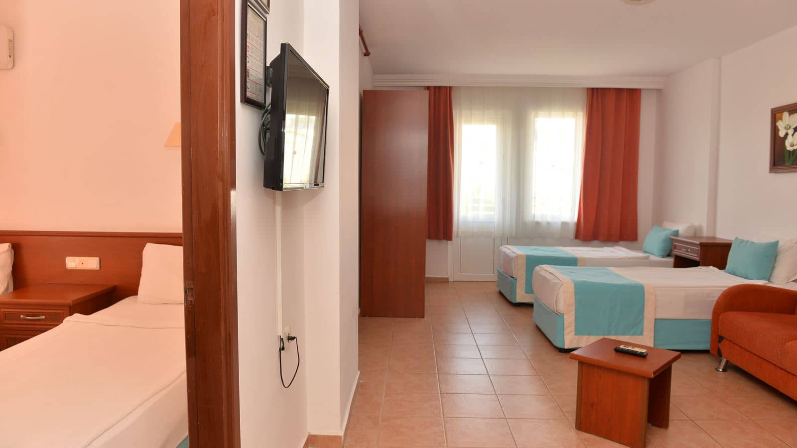 rooms-family-room-1-bedroom
