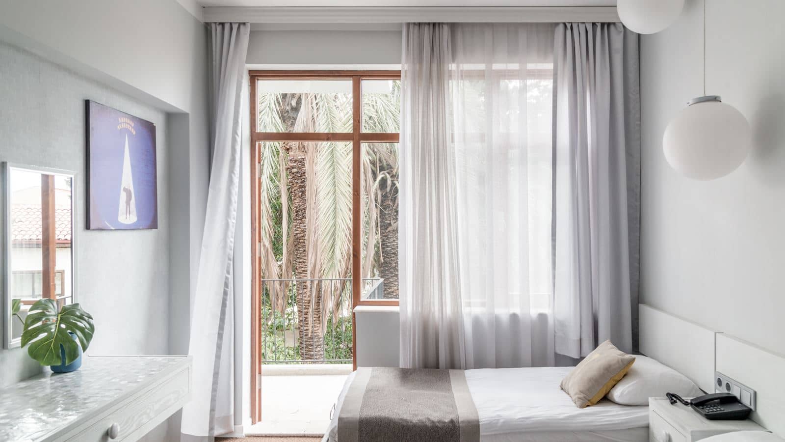 rooms-economy-room-with-balcony