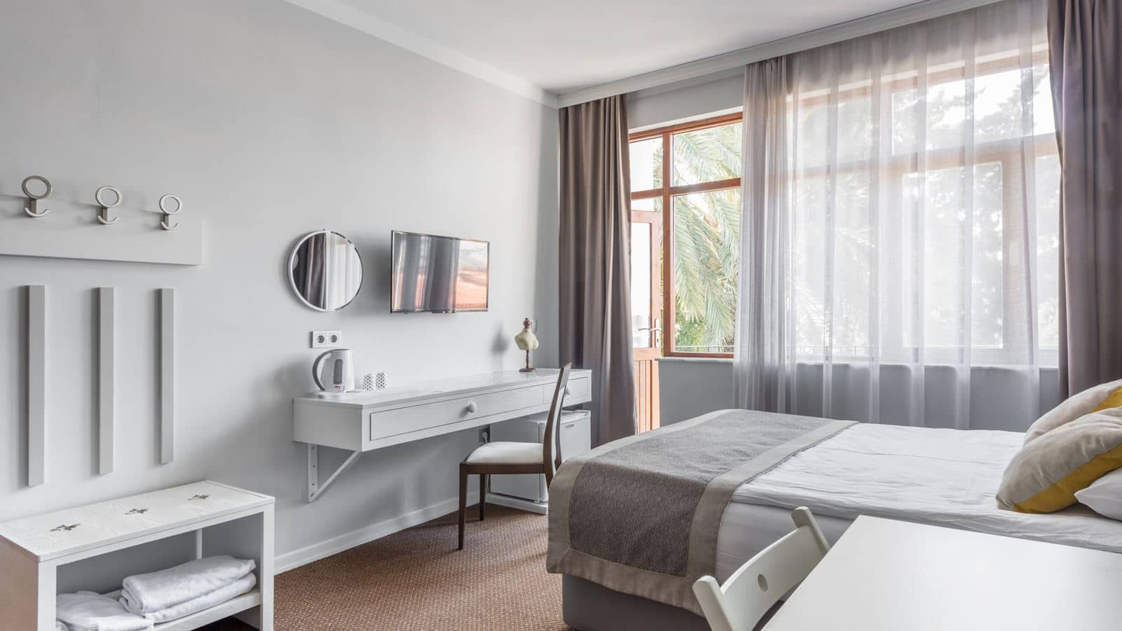 rooms-deluxe-room-with-balcony