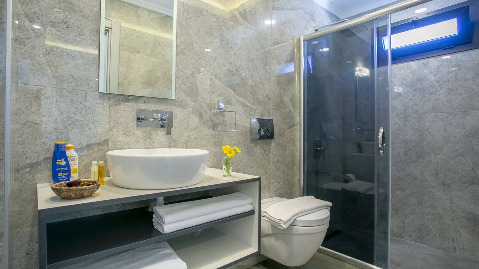 rooms-deluxe-room