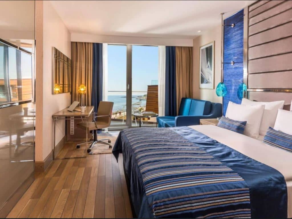 rooms-deluxe-sea-view-room