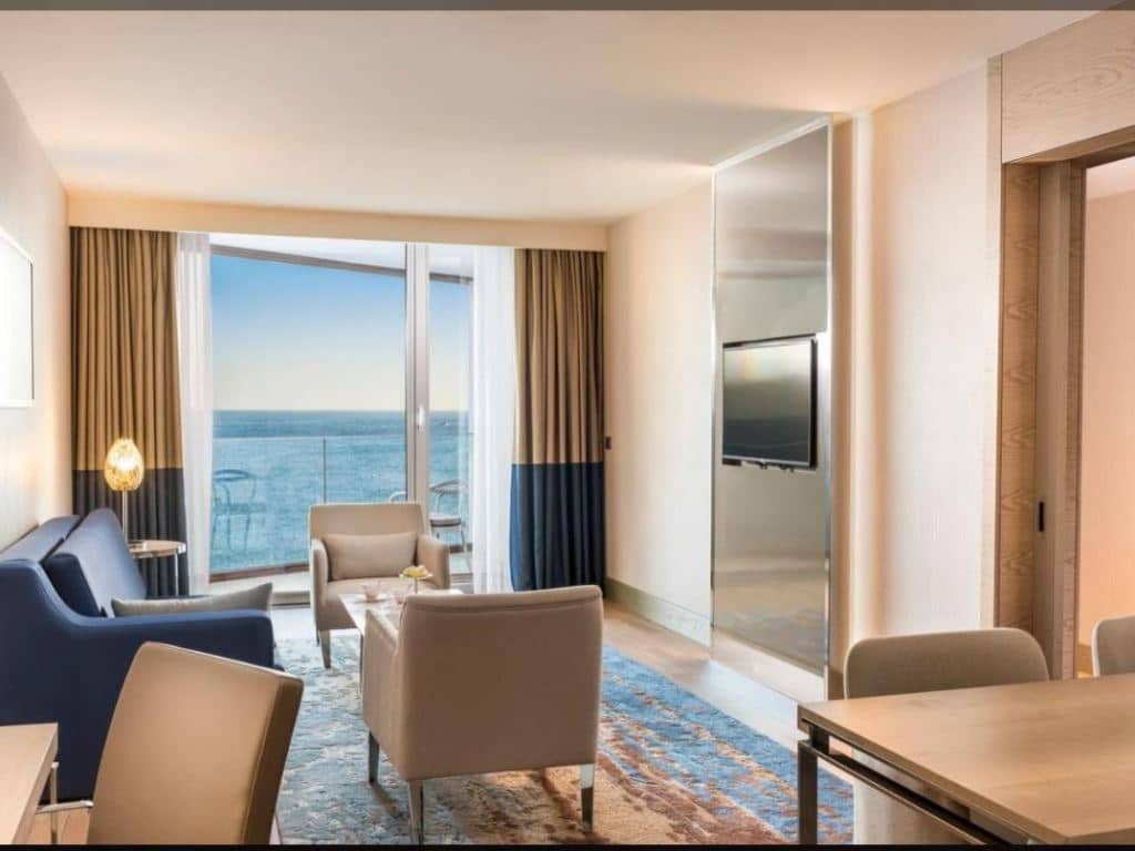 rooms-executive-suite-club-lounch