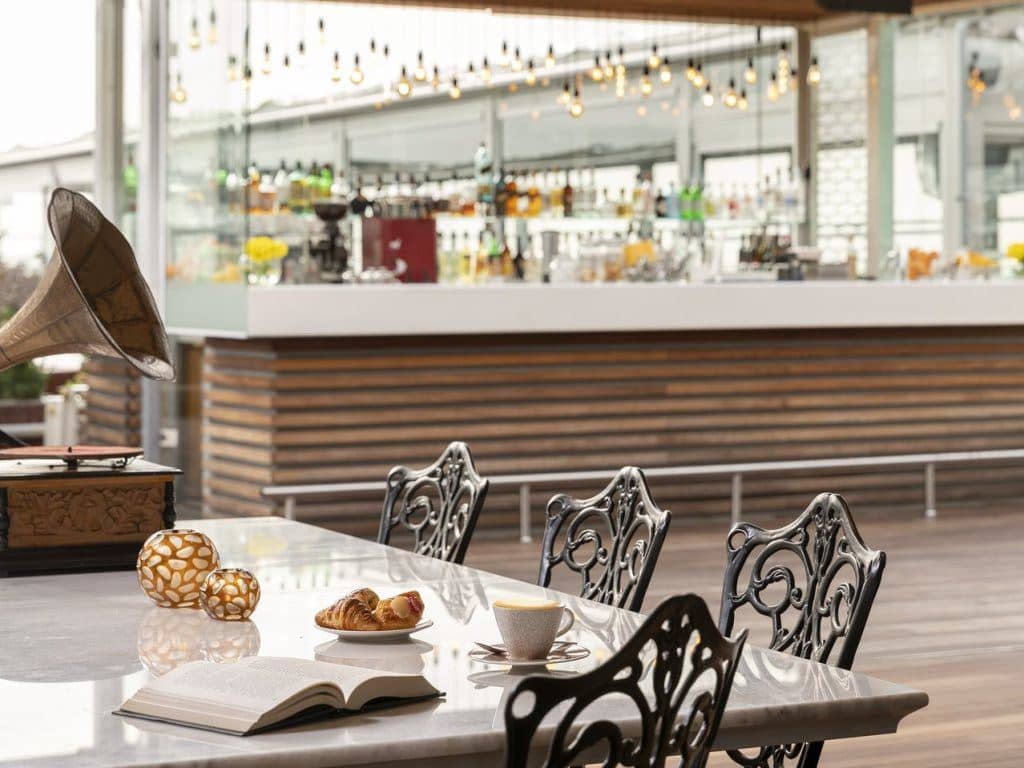 restaurants-atrox-restaurantterrace-bar-and-lounge