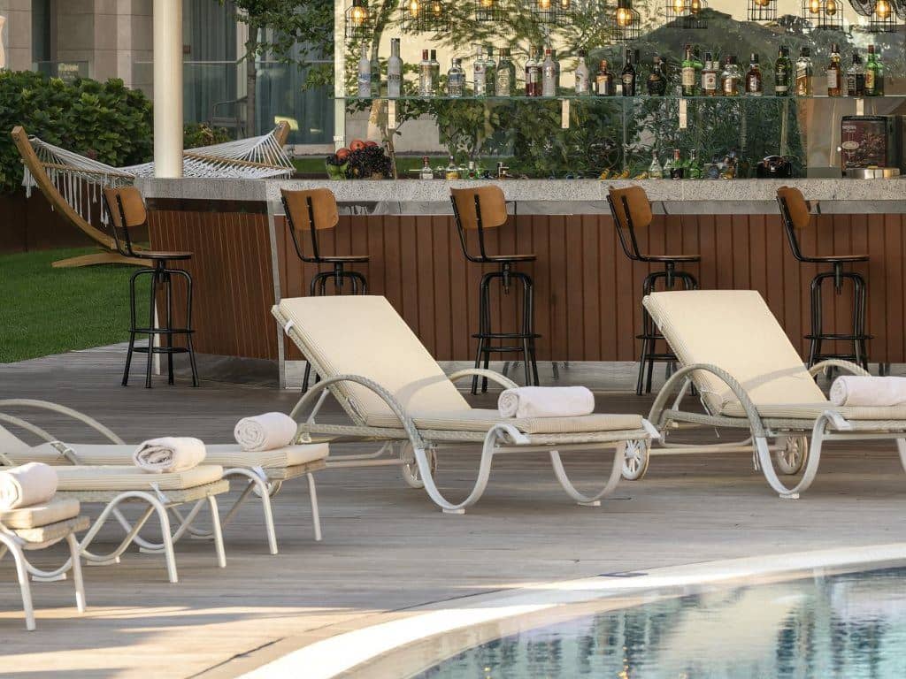 bars-orca-pool-bar