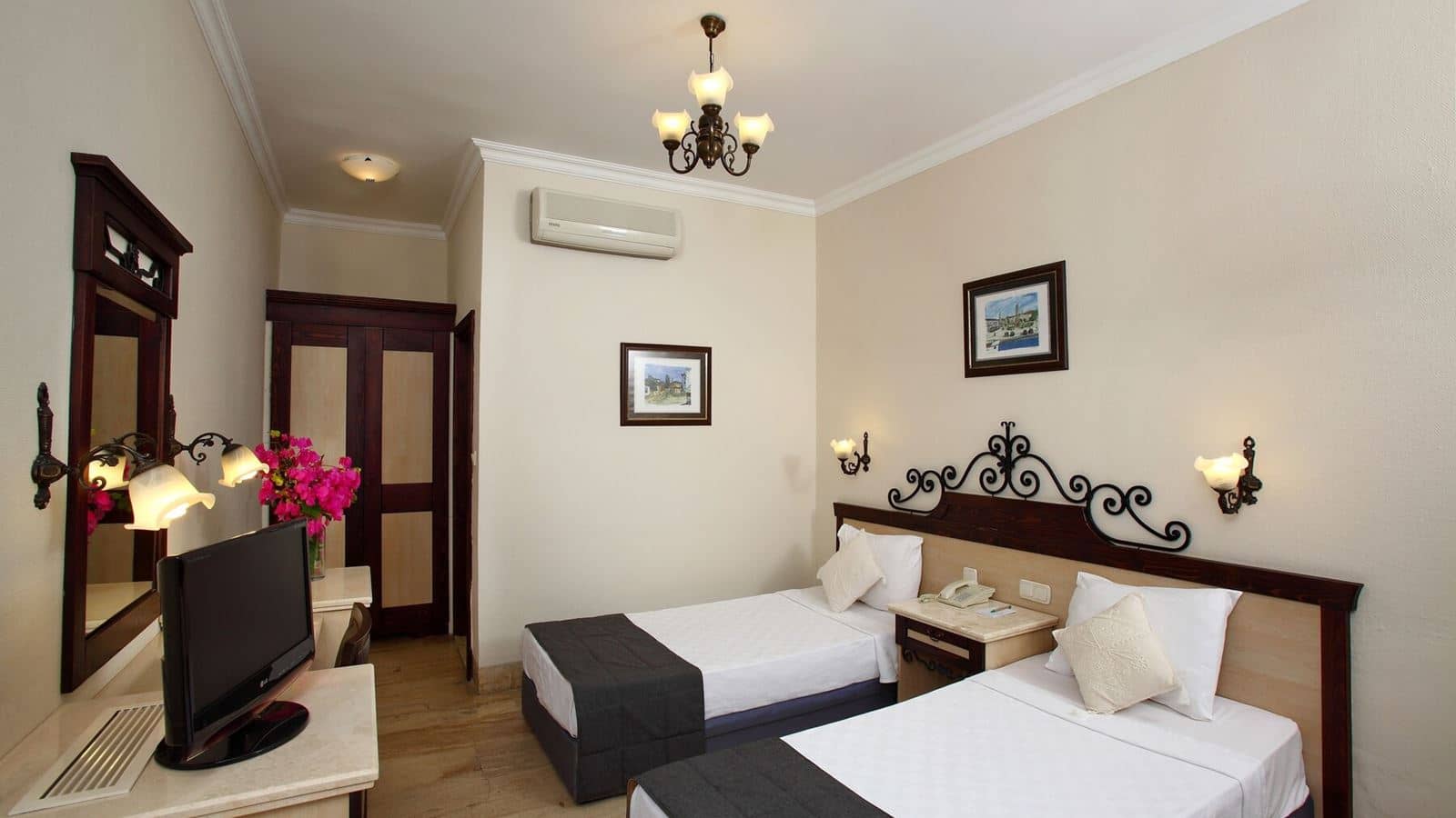rooms-superior-room