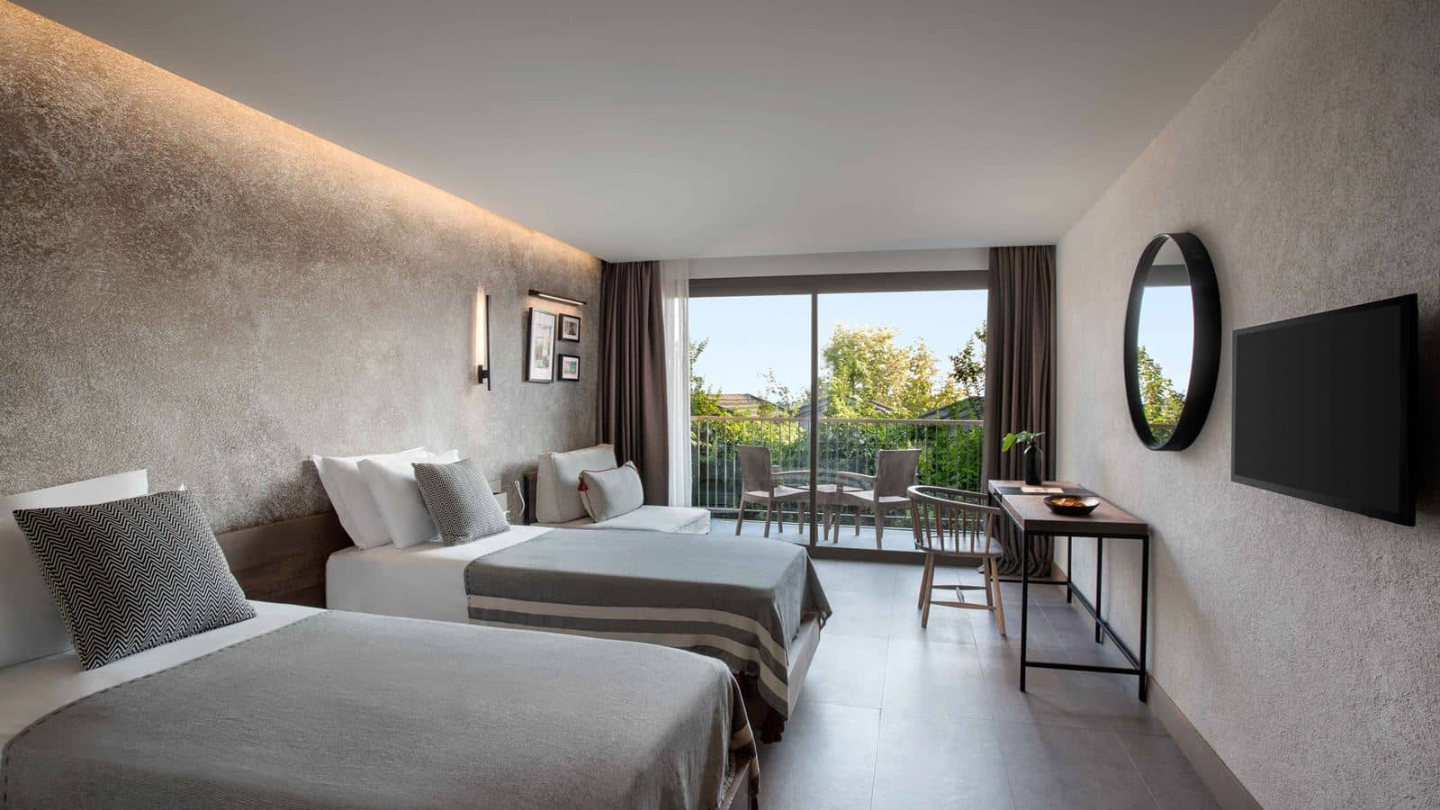 rooms-premium-family-connection-garden-view