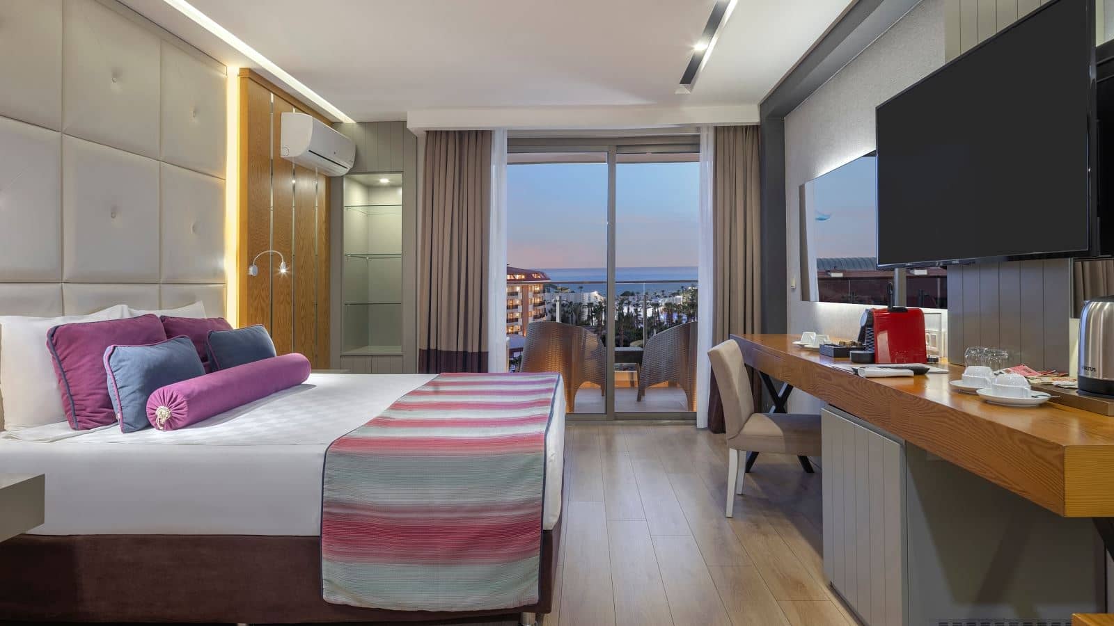 rooms-suit-room