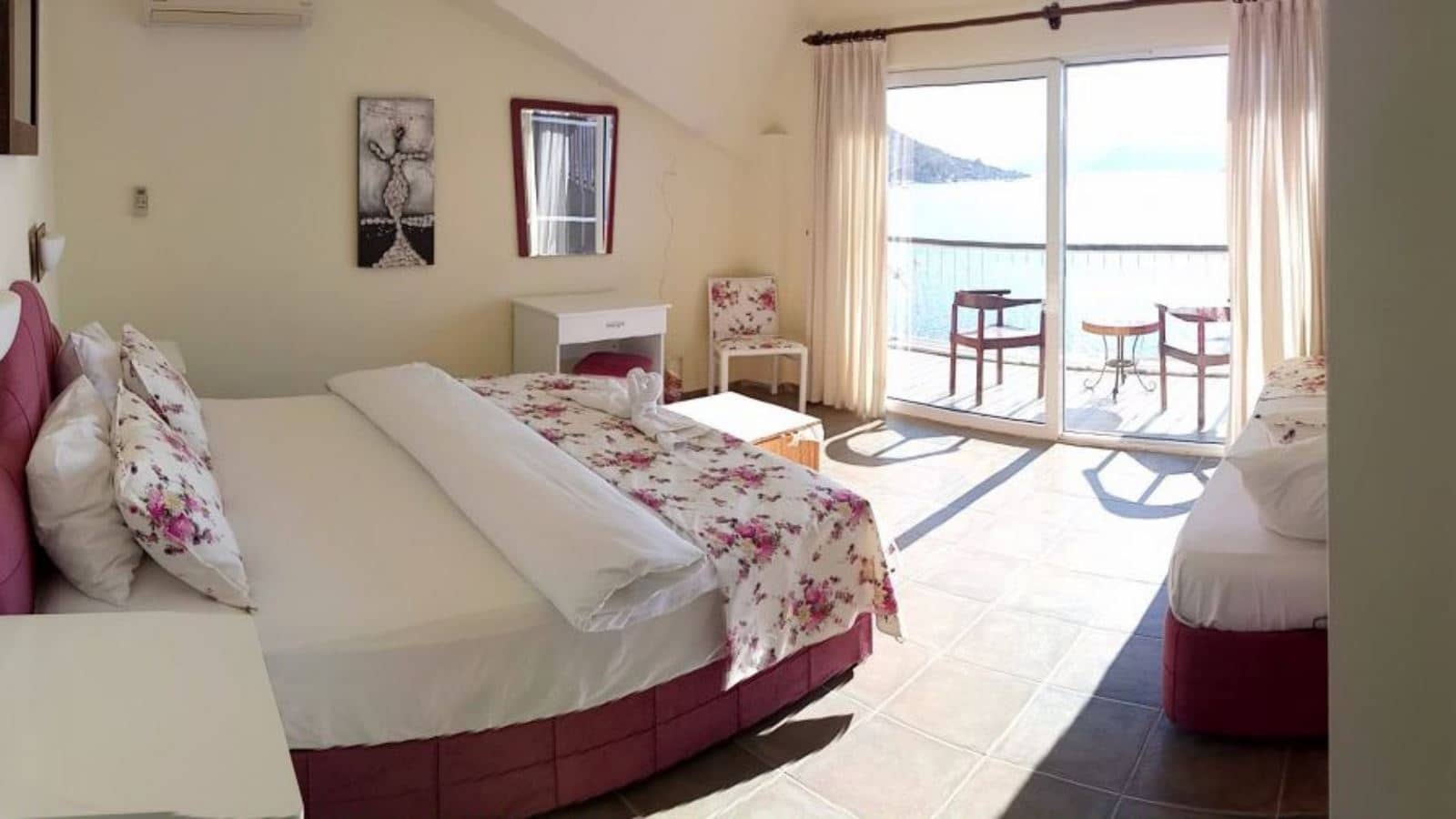 rooms-deluxe-room