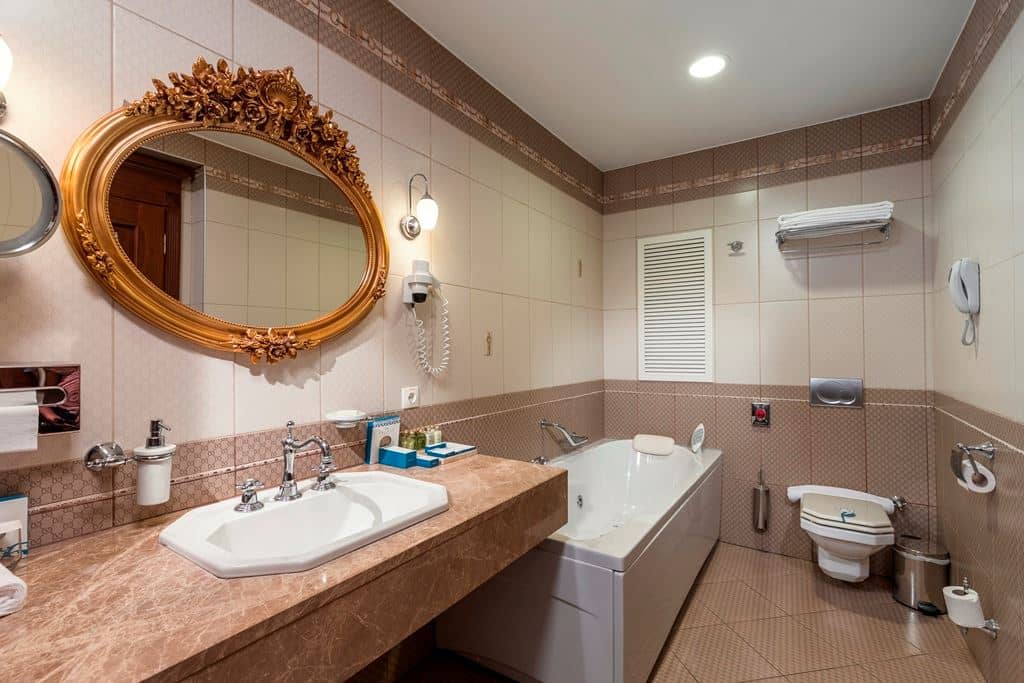 rooms-king-suite-room