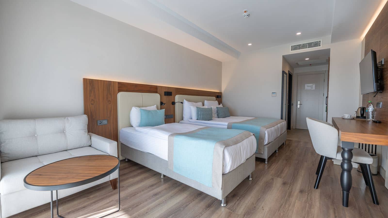 rooms-std-room-with-pool-view
