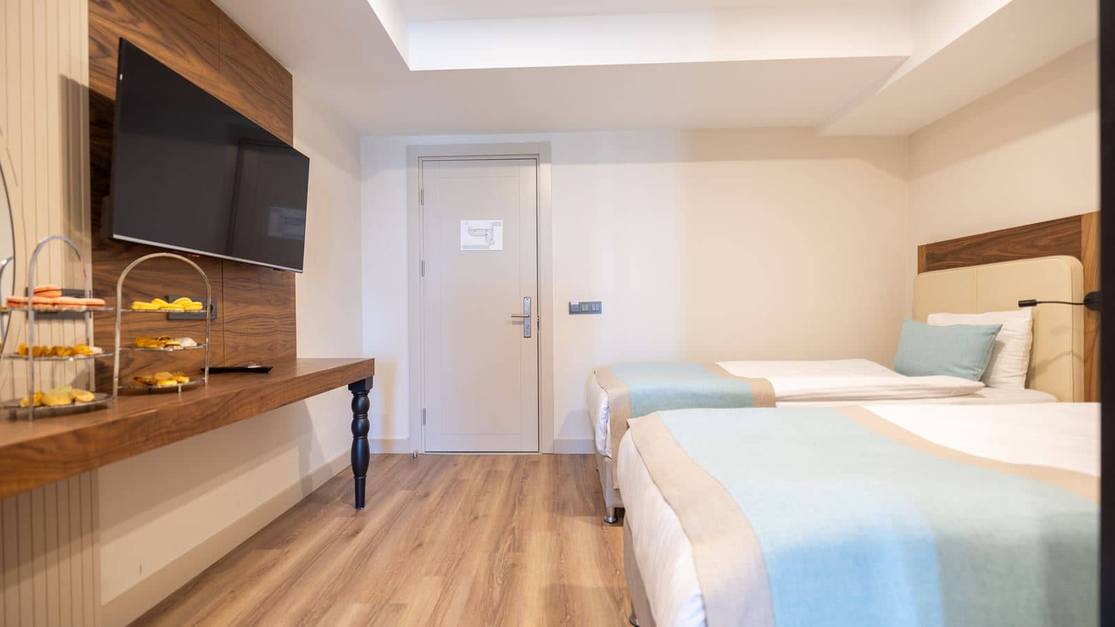 rooms-family-room-with-land-view