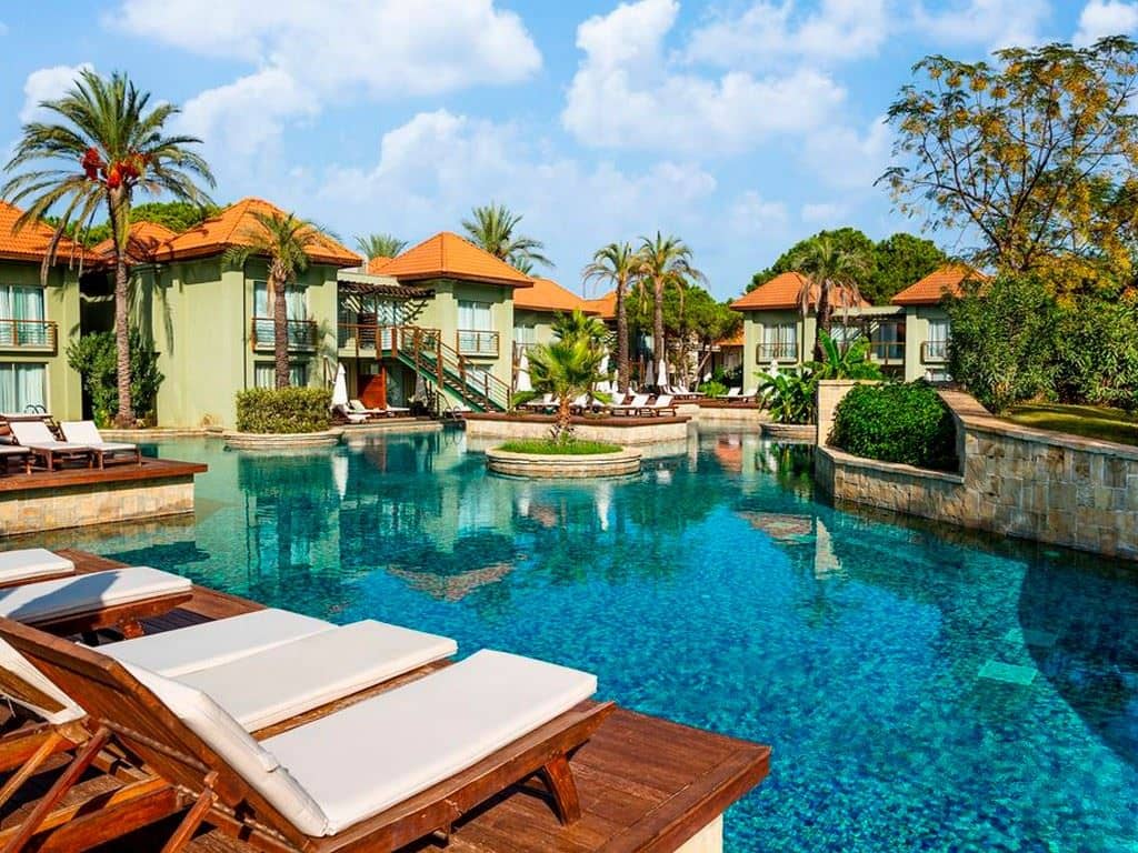 rooms-lake-deluxe-villa