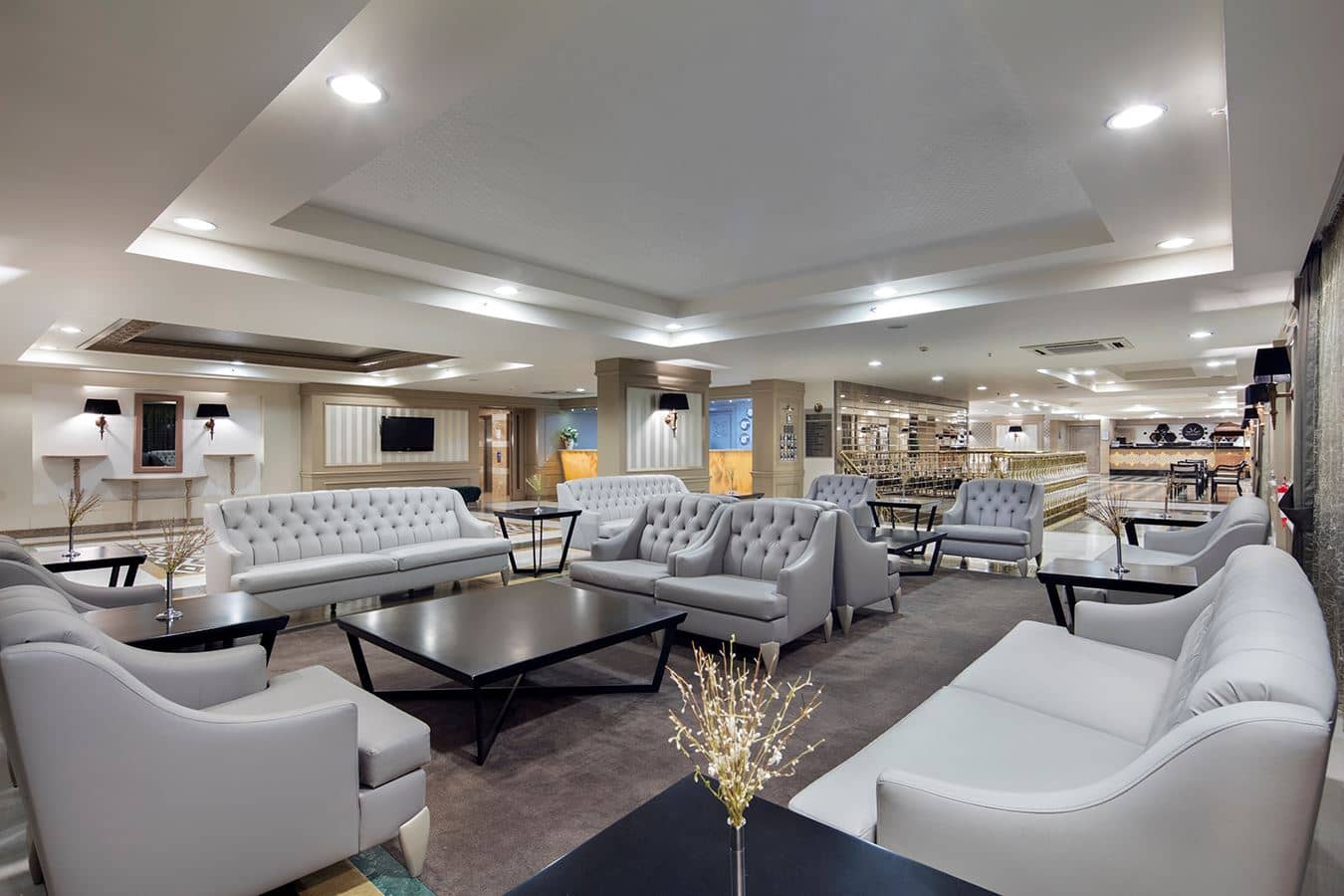 bars-queens-lobby-bar