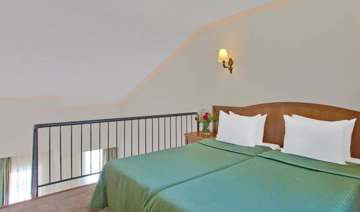 rooms-duplex-family-room