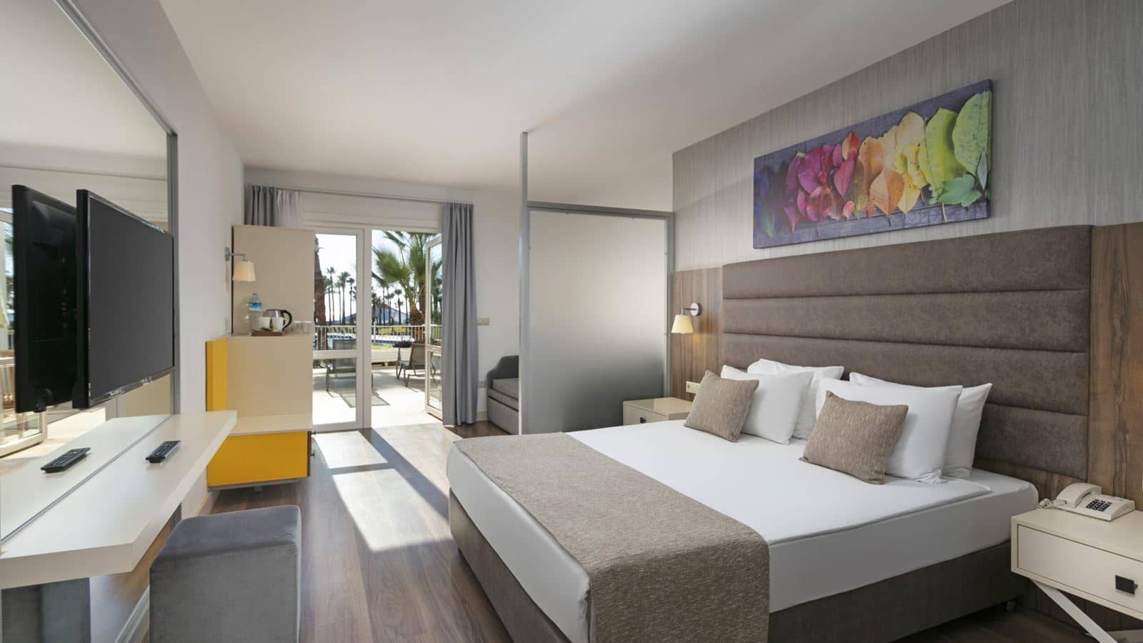 rooms-hotel-standard-room-pool-view-with-large-balcony-or-large-terrace