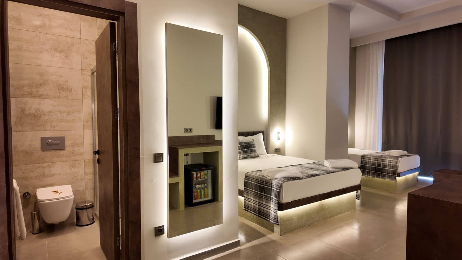 rooms-jacuzzi-room
