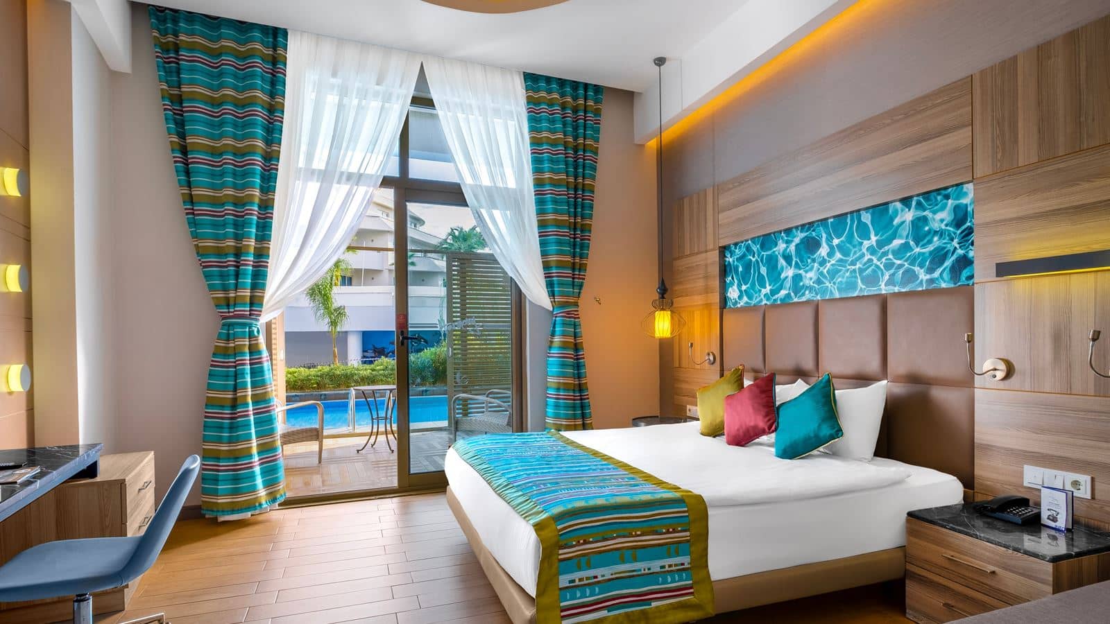 rooms-swim-up--pool-access