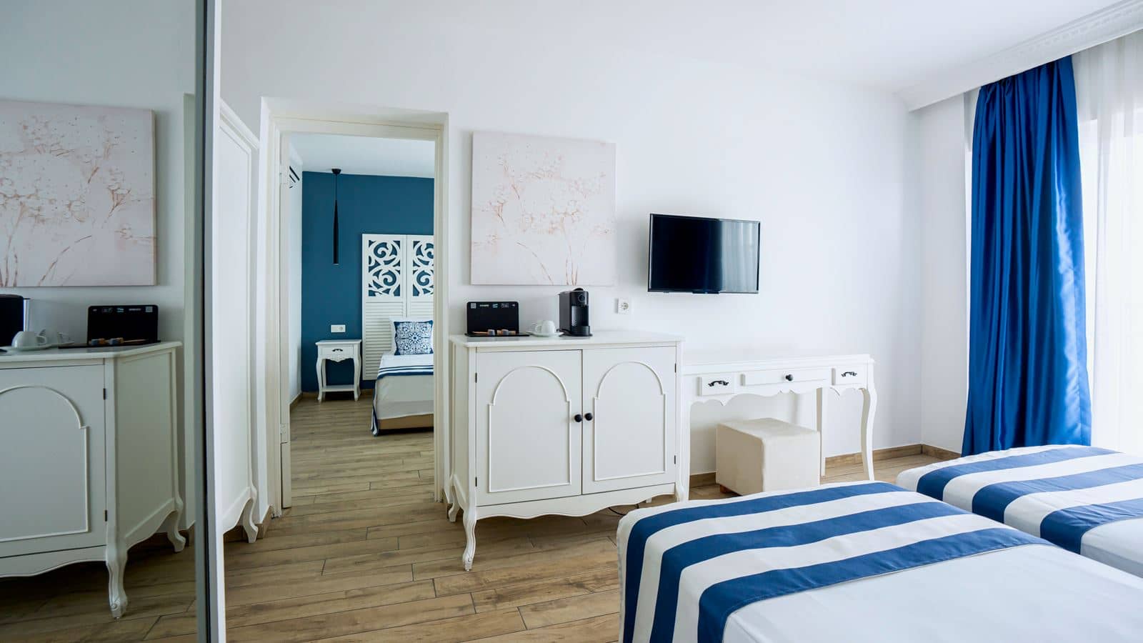 rooms-club-family-room