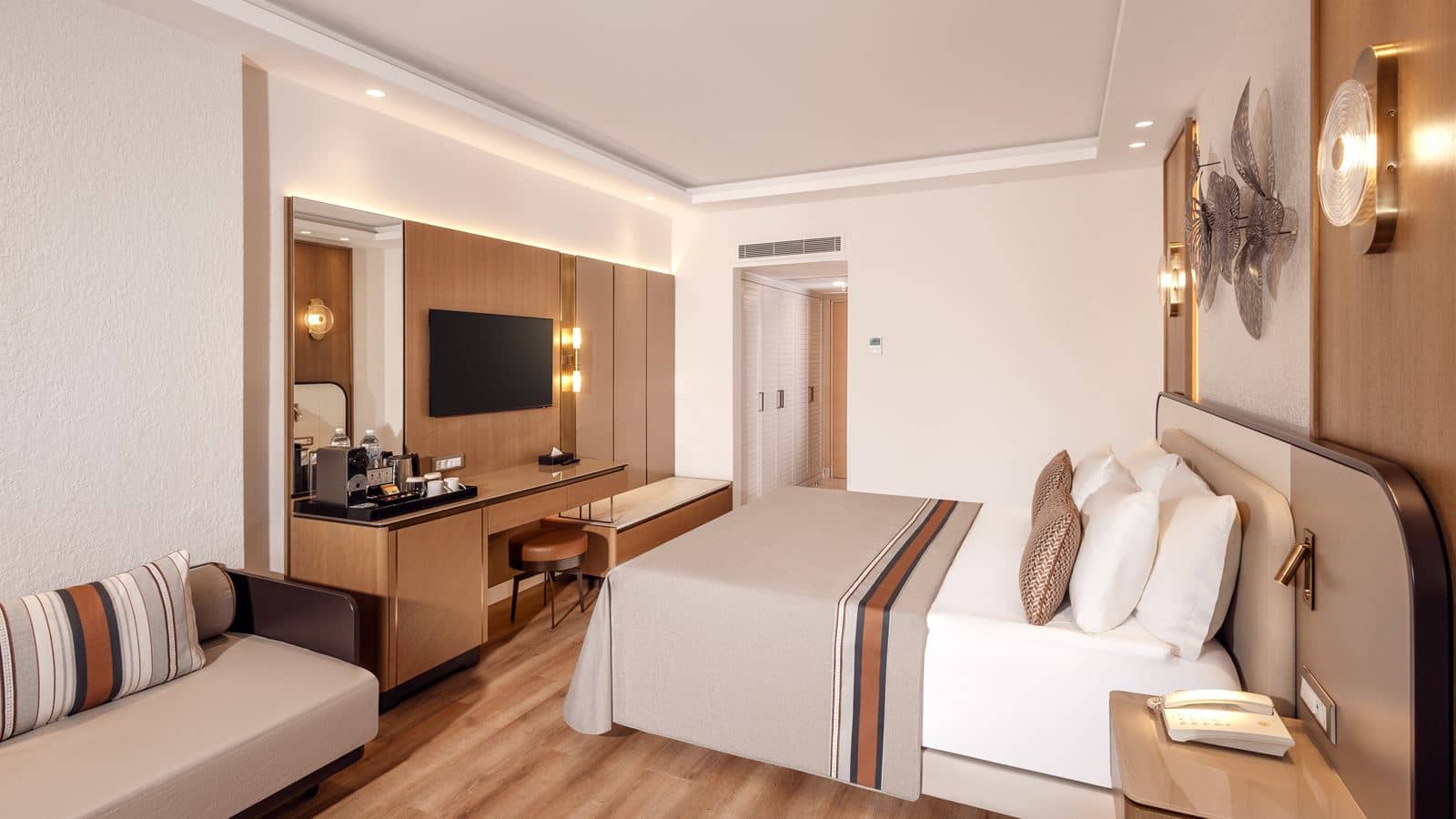 rooms-deluxe--land-view