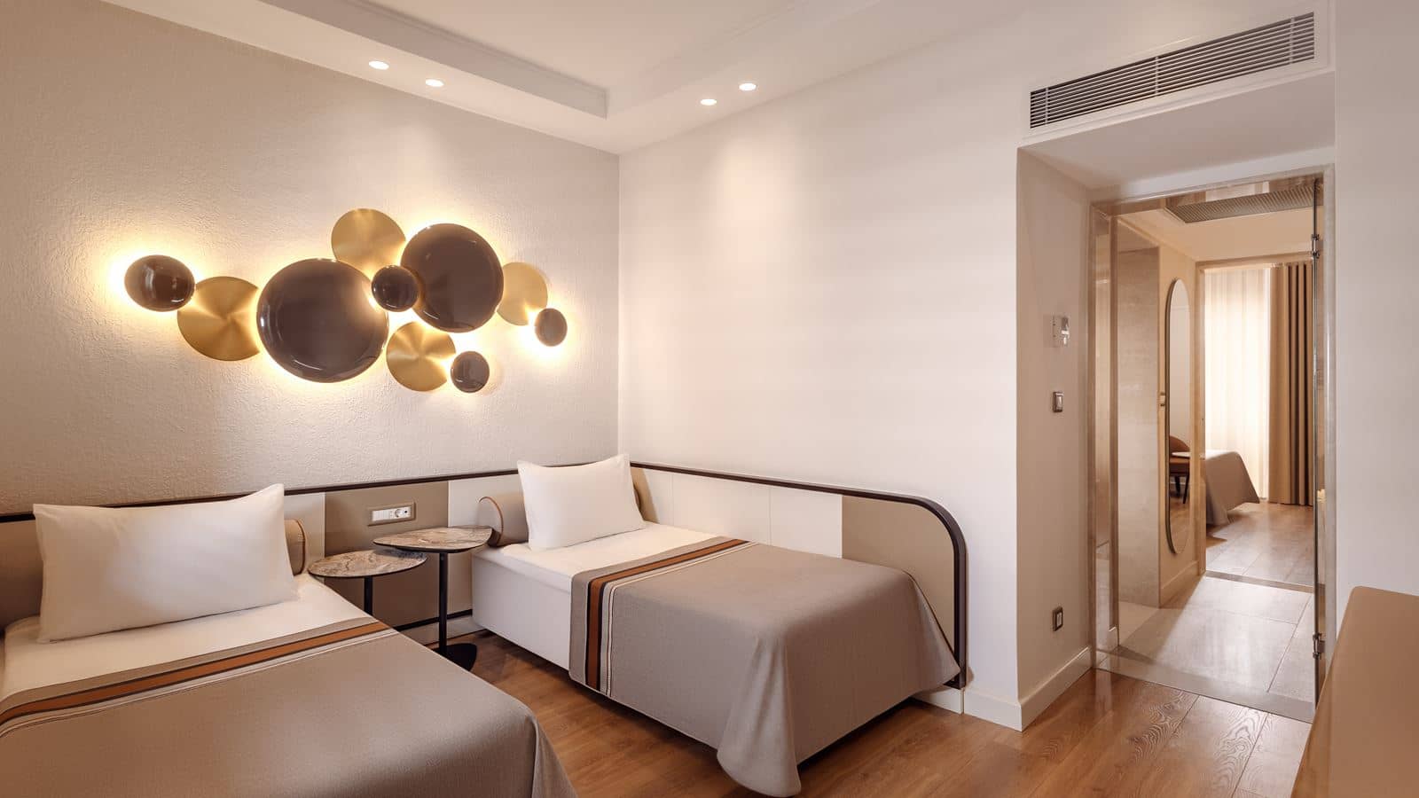 rooms-deluxe-family-land-view