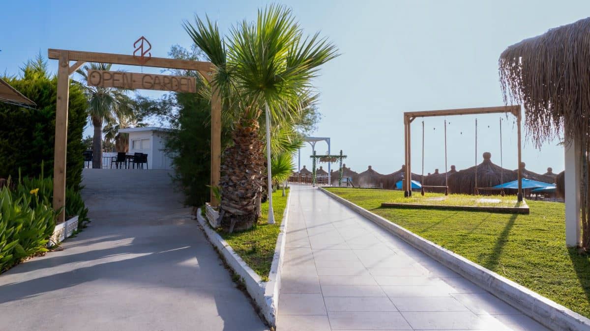 bars-open-garden