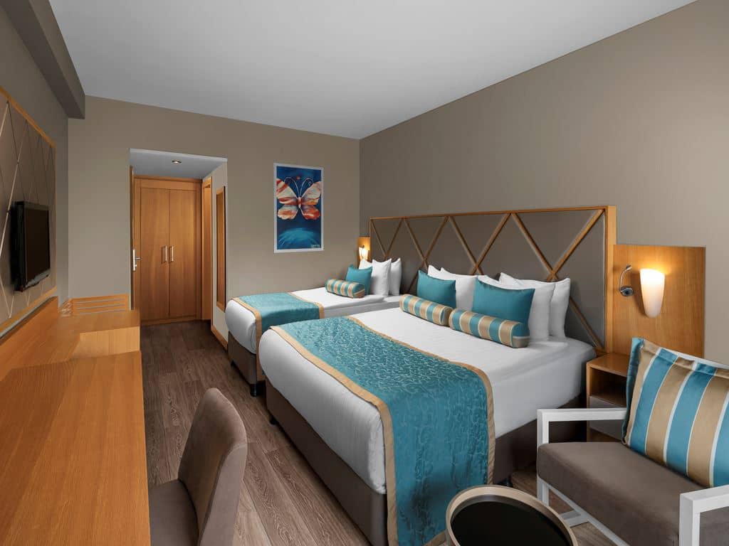 rooms-connection-family-room-sea-view