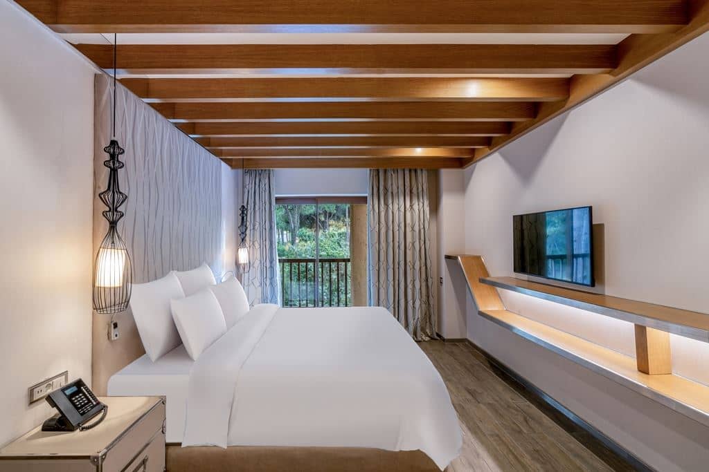 rooms-legendary-suite-garden-view