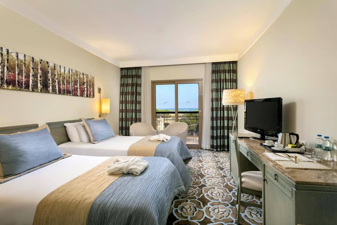 rooms-main-building-standard-room-sea-view