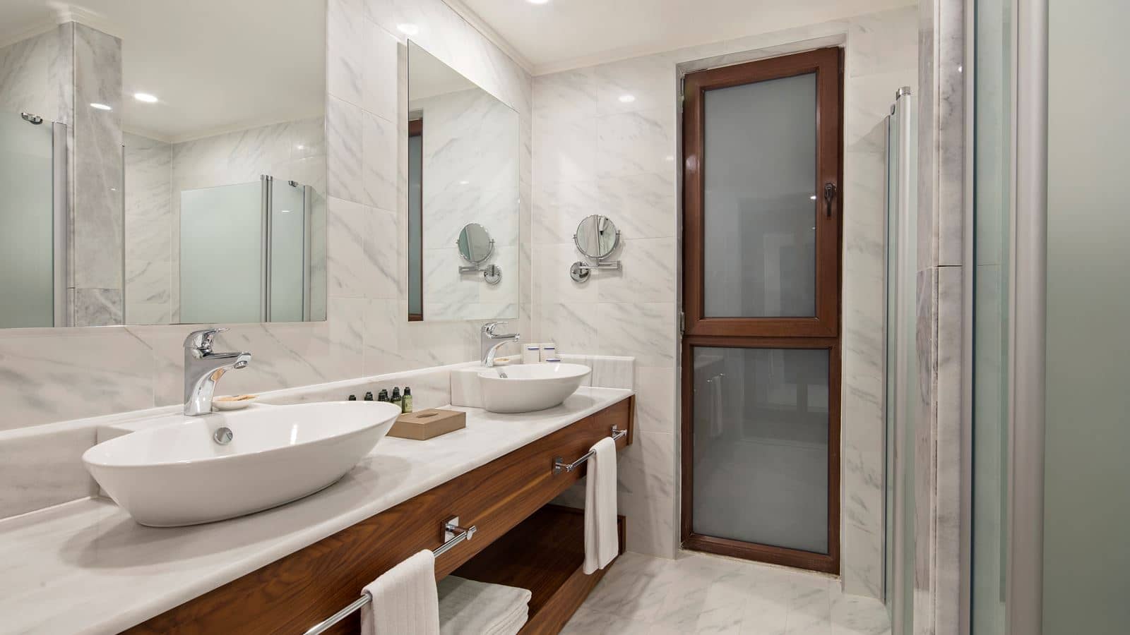 rooms-villa-royal