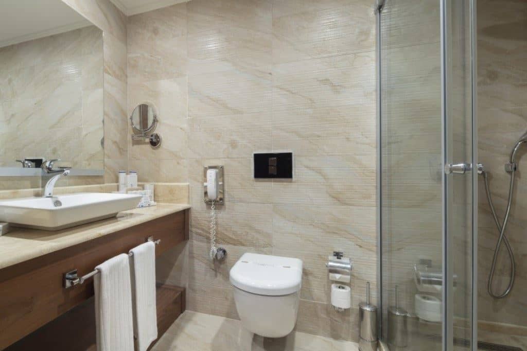rooms-coral-room
