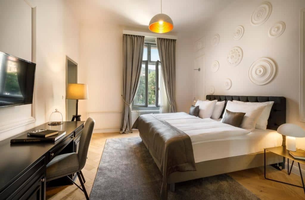 rooms-superior-room