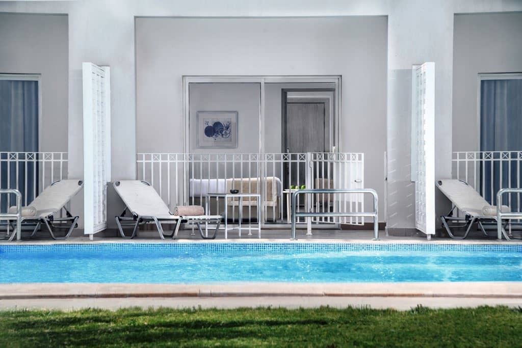 rooms-superior-standard-swim-up