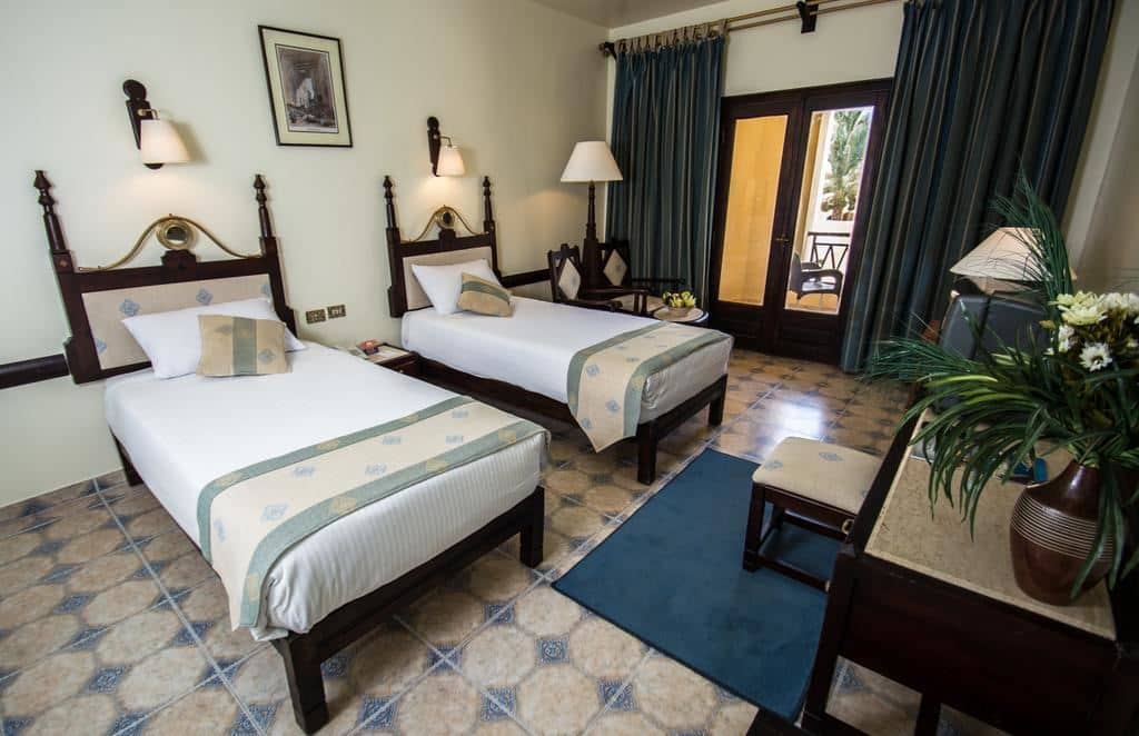 rooms-premium-room-pool--seaview