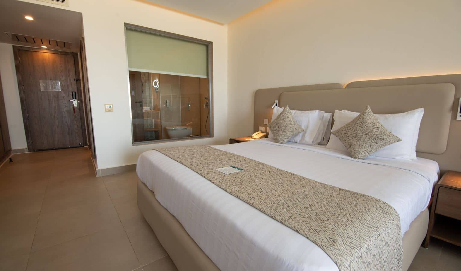 rooms-deluxe-room-sea-view