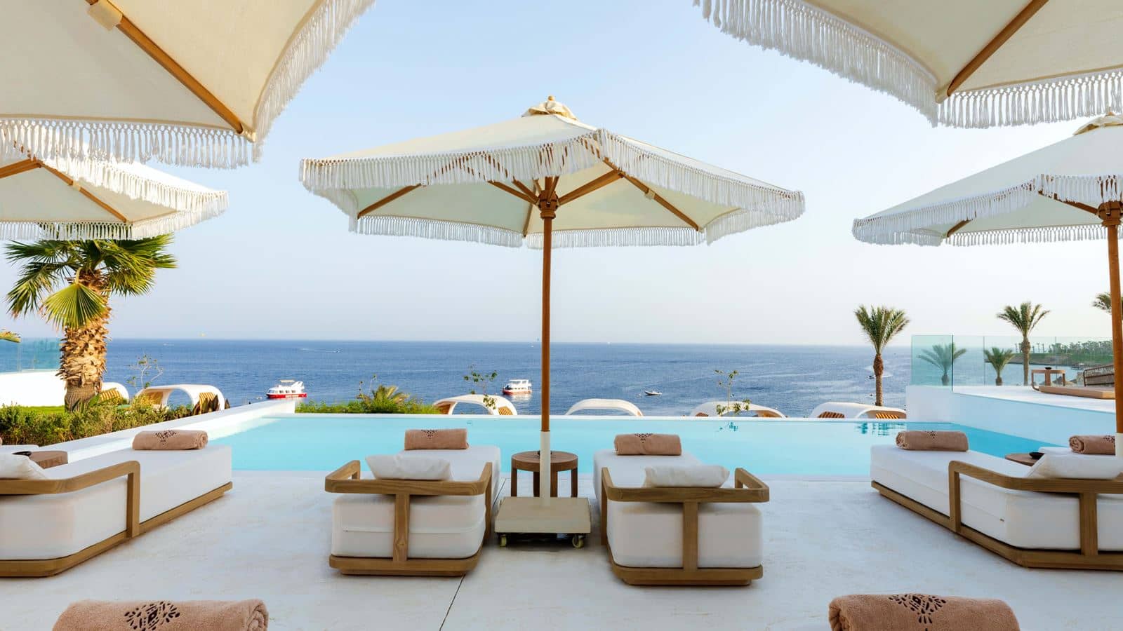 restaurants-utopia-beach-club-fusion-cuisine-for-livin-it-up-jacuzzi-suite-the-party-never-ends-pool-or-jacuzzi-suite-hall-of-fame-jacuzzi-or-pool-suite