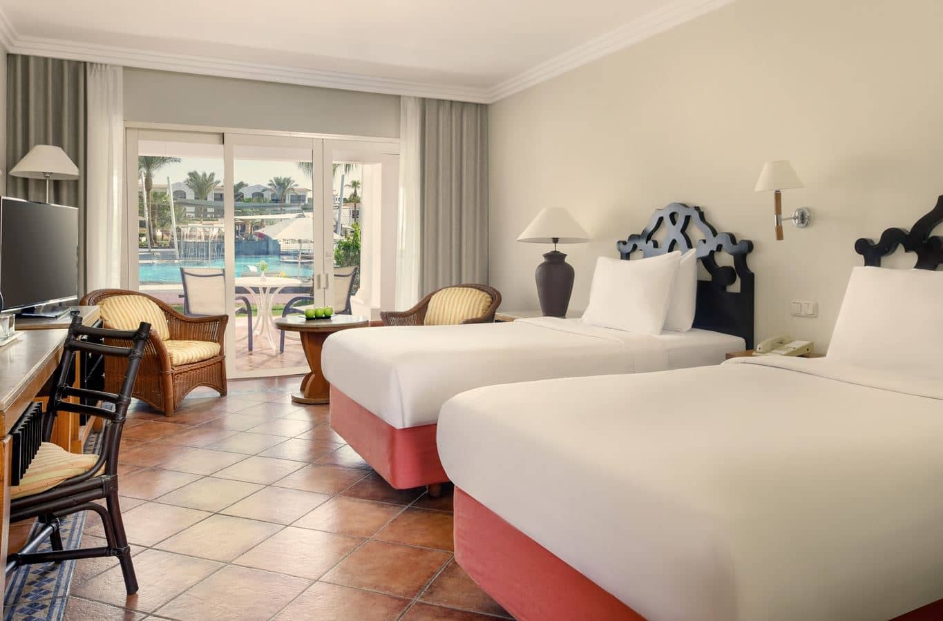 rooms-deluxe-main-pool-view-room