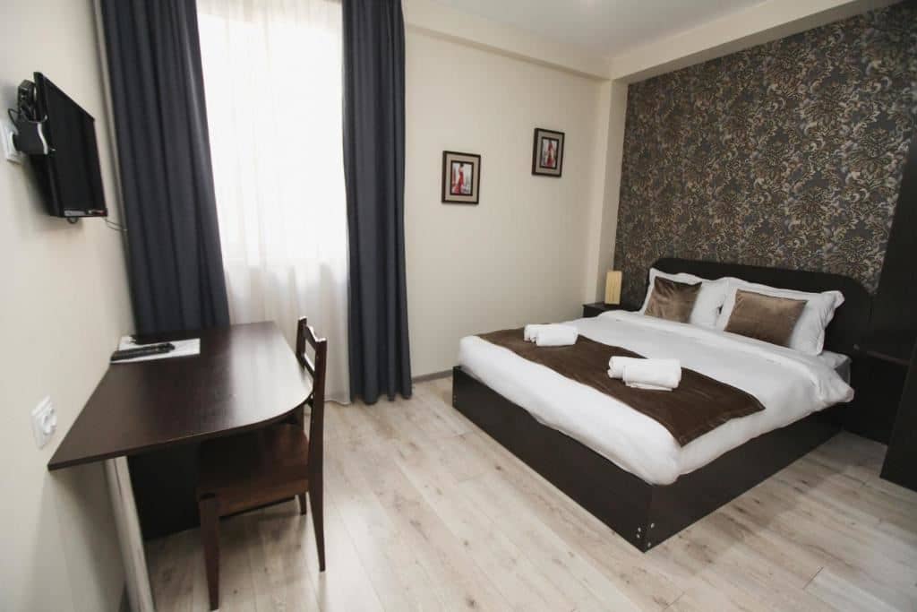 rooms-double-room-with-balcony